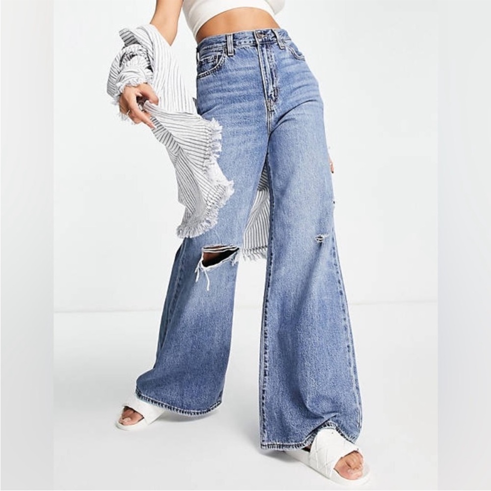 Levi’s NWT High Loose Flare Blue Denim Jean 27 x 32 Zipper Fly Wide Distressed